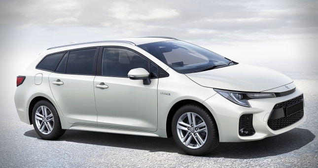 Suzuki Swace vừa trình làng, thiết kế 'ăn theo' Toyota Corolla